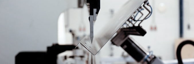 Gripper of a robotic press brake holds a sheet under the upper tool