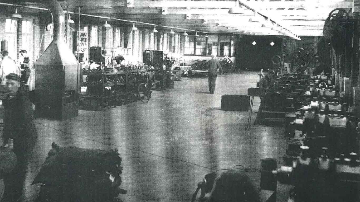 Contour history: central line shaft with belts to the machines