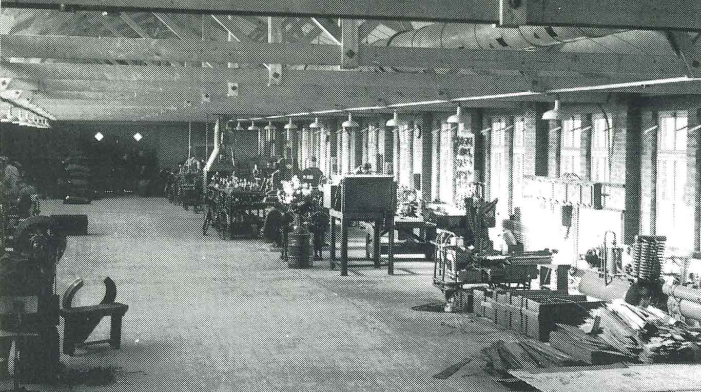 Contour history: factory hall in the 1960s