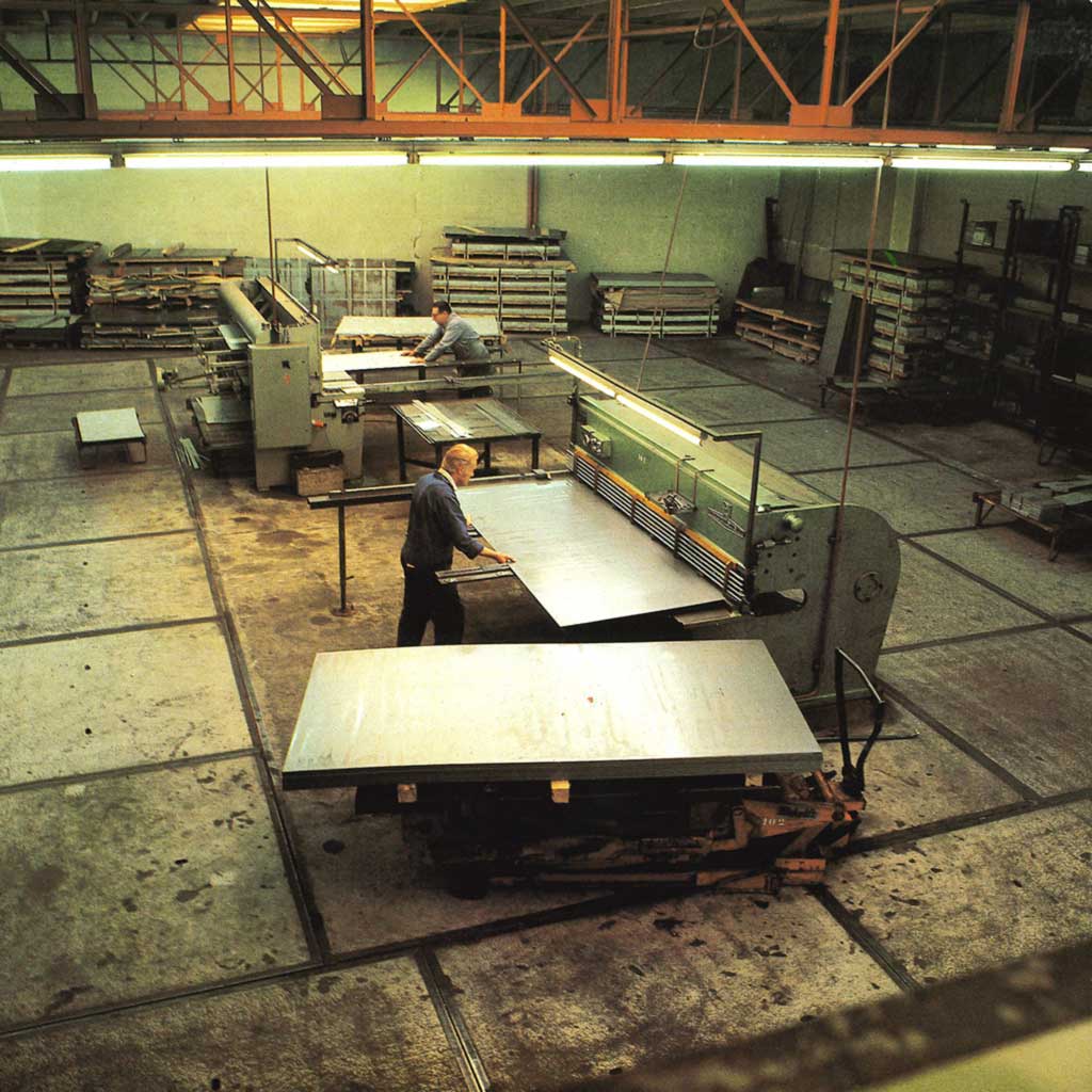 Contour history: shearing sheet metal