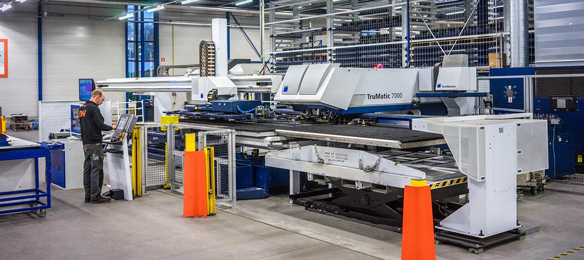 Punch laser machine